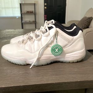 Jordan 11  low top authentic
